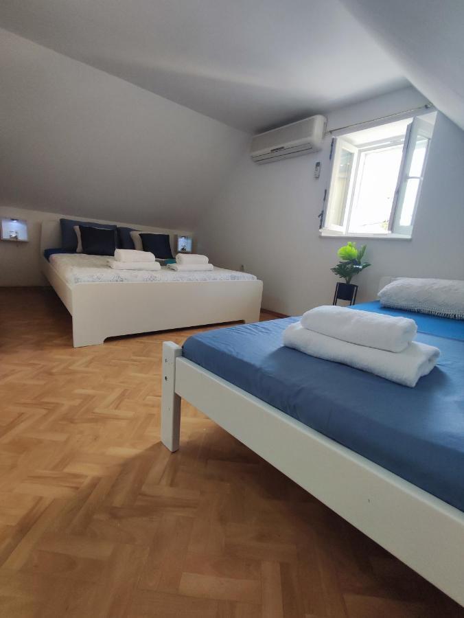 Stone House Lovric Appartement Kaštela Buitenkant foto