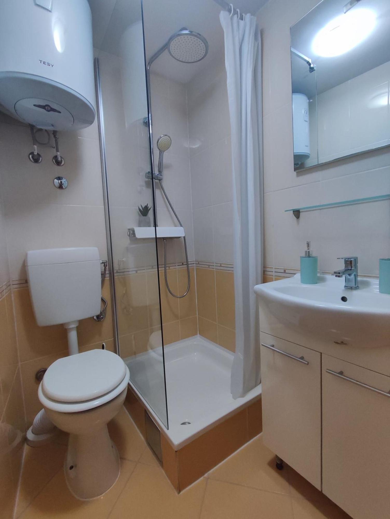 Stone House Lovric Appartement Kaštela Kamer foto